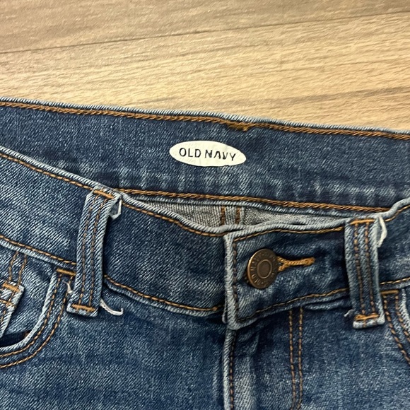 Blue jean shorts from old navy a size (00) - Picture 2 of 3